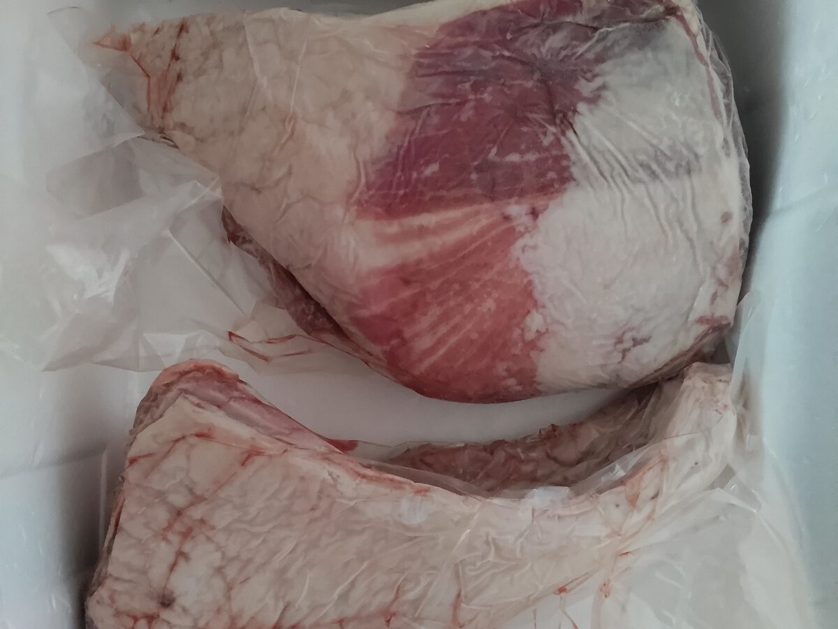 山岡牛のモモ肉のブロック